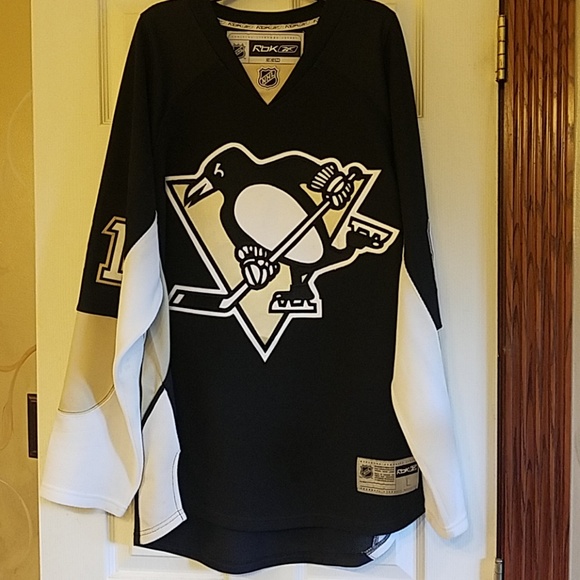 LARGE NHL Penguins women/'s t-shirt FAST SHIPPING